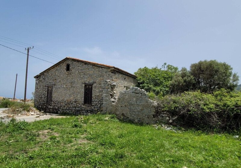 STONE BUILDING IN KAMPOS VOURLIOTES