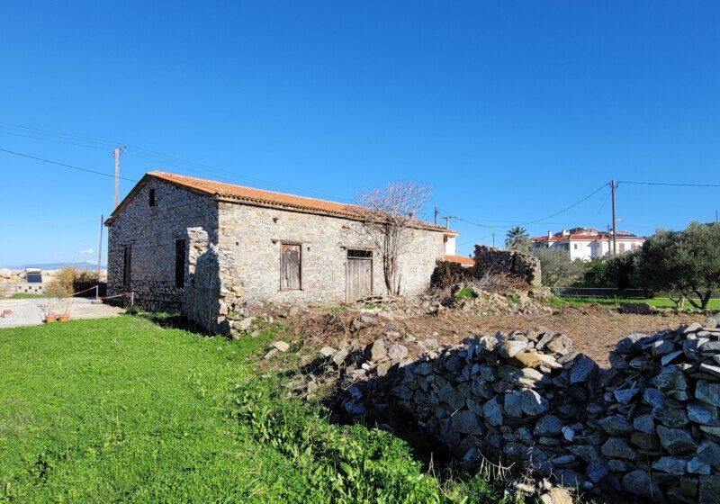 STONE BUILDING IN KAMPOS VOURLIOTES